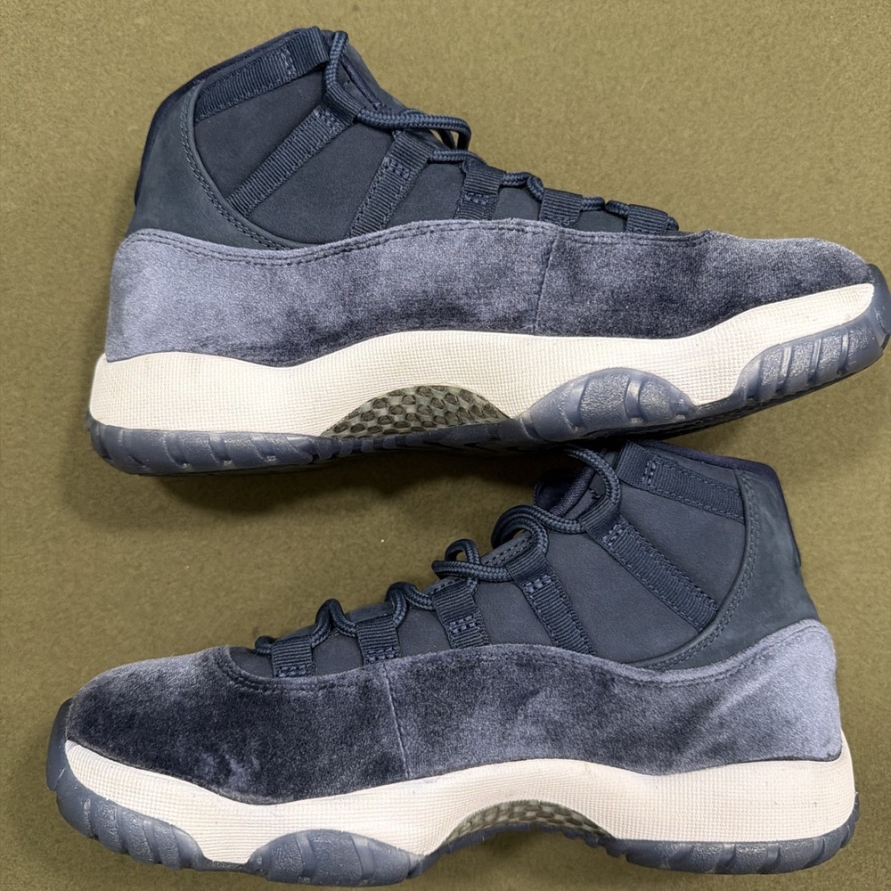 Nike Air Jordan 11 Retro Midnight Navy Velvet GS Size 8.5 US / 40 EU Sneakers - Picture 2 of 10